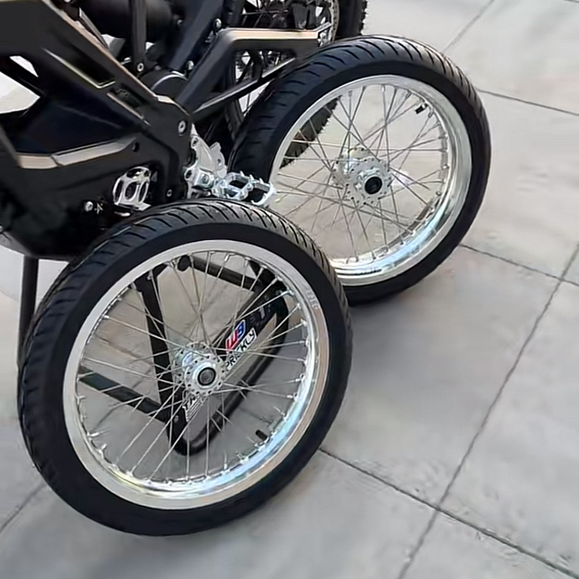 Lbx/Eride 17in Chrome Wheels